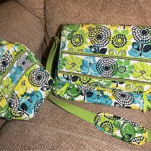 1 pc Vera bradley limes up messenger bag & matching lunch bag retired
